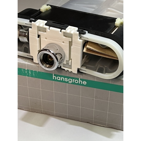 Внешняя монтажная часть hansgrohe sBox с овальной розеткой 28020000/U, хром, уцененный товар