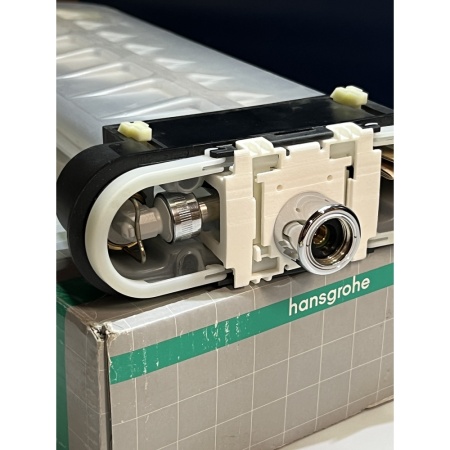 Внешняя монтажная часть hansgrohe sBox с овальной розеткой 28020000/U, хром, уцененный товар